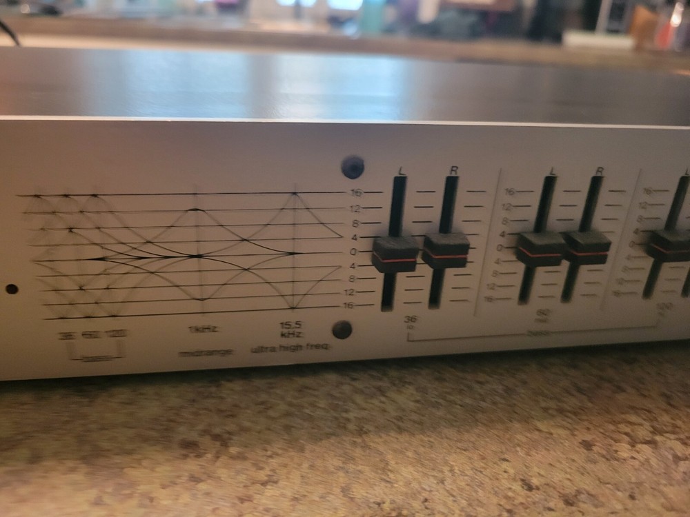 AudioControl Model D-520 Equalizer/Speaker System w Subsonic Filter Untested