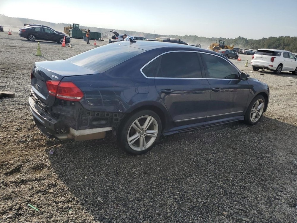 PASSAT 2015 Glove Box 4890396