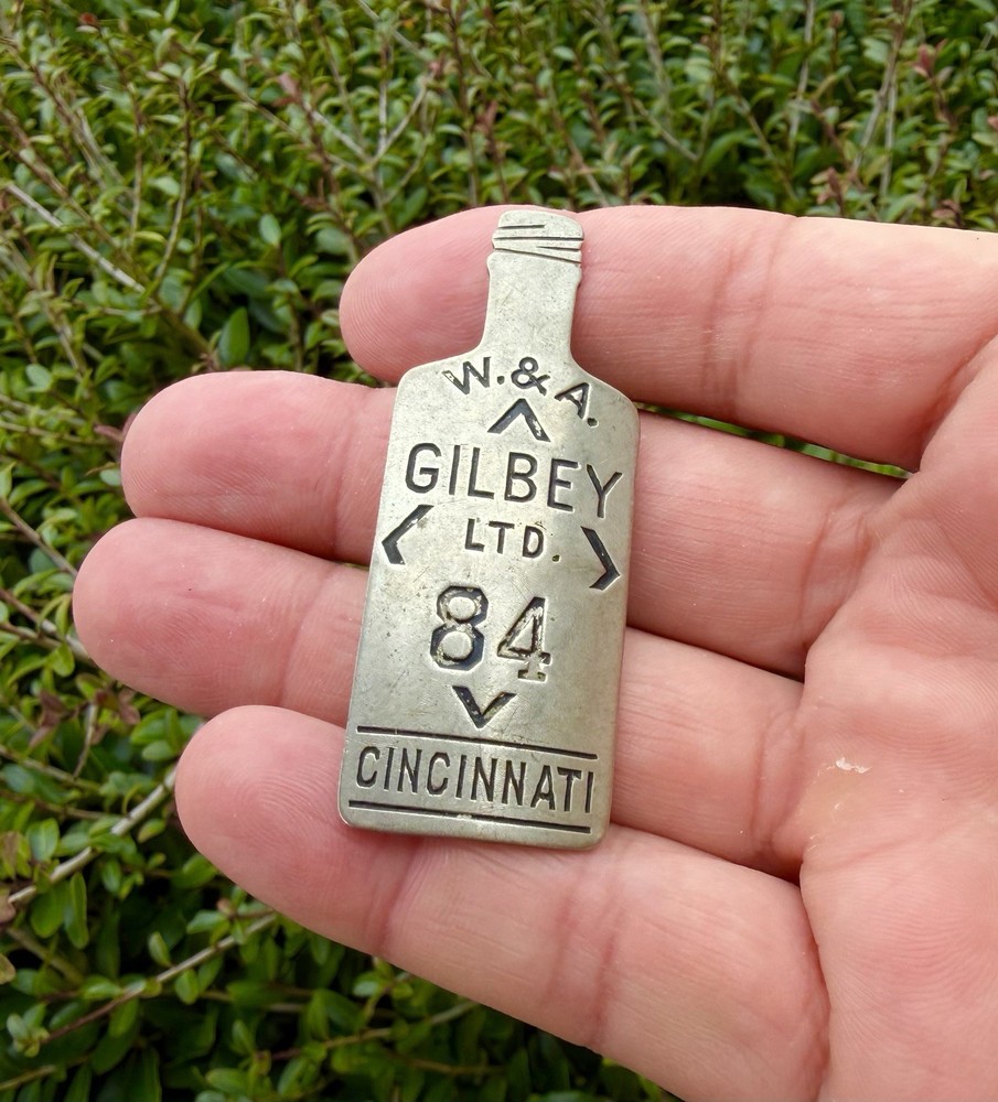 W. & A. GILBEY LTD. CINCINNATI GILBEY'S GIN EMPLOYEE BADGE BOTTLE SHAPE WRIGHT !