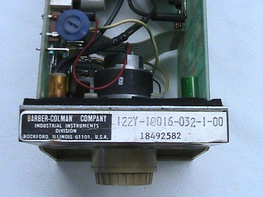 1 USED BARBER COLMAN TEMPERATURE CONTROLLER 122Y-10016-032-1-00