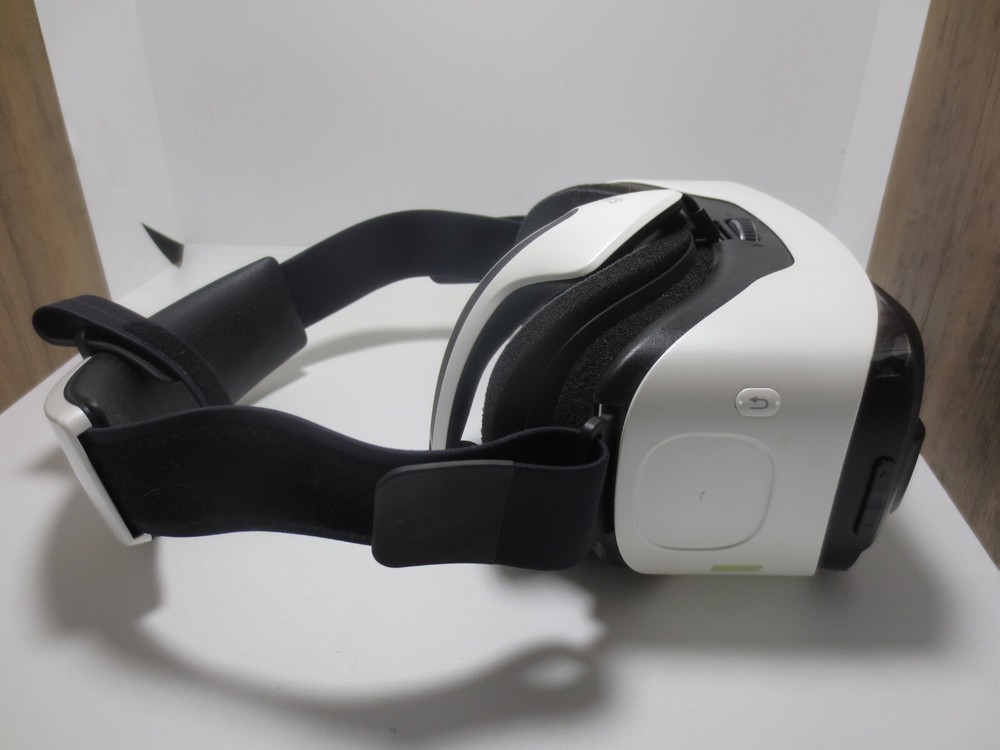 Samsung Gear VR Headset - SM-R321 - White