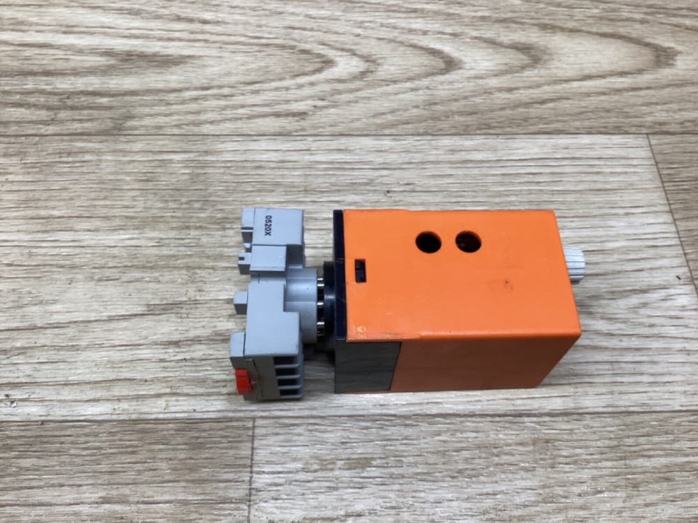 Crouzet PNR Liquid Level Controller 110 VAC W/ Socket #31D78