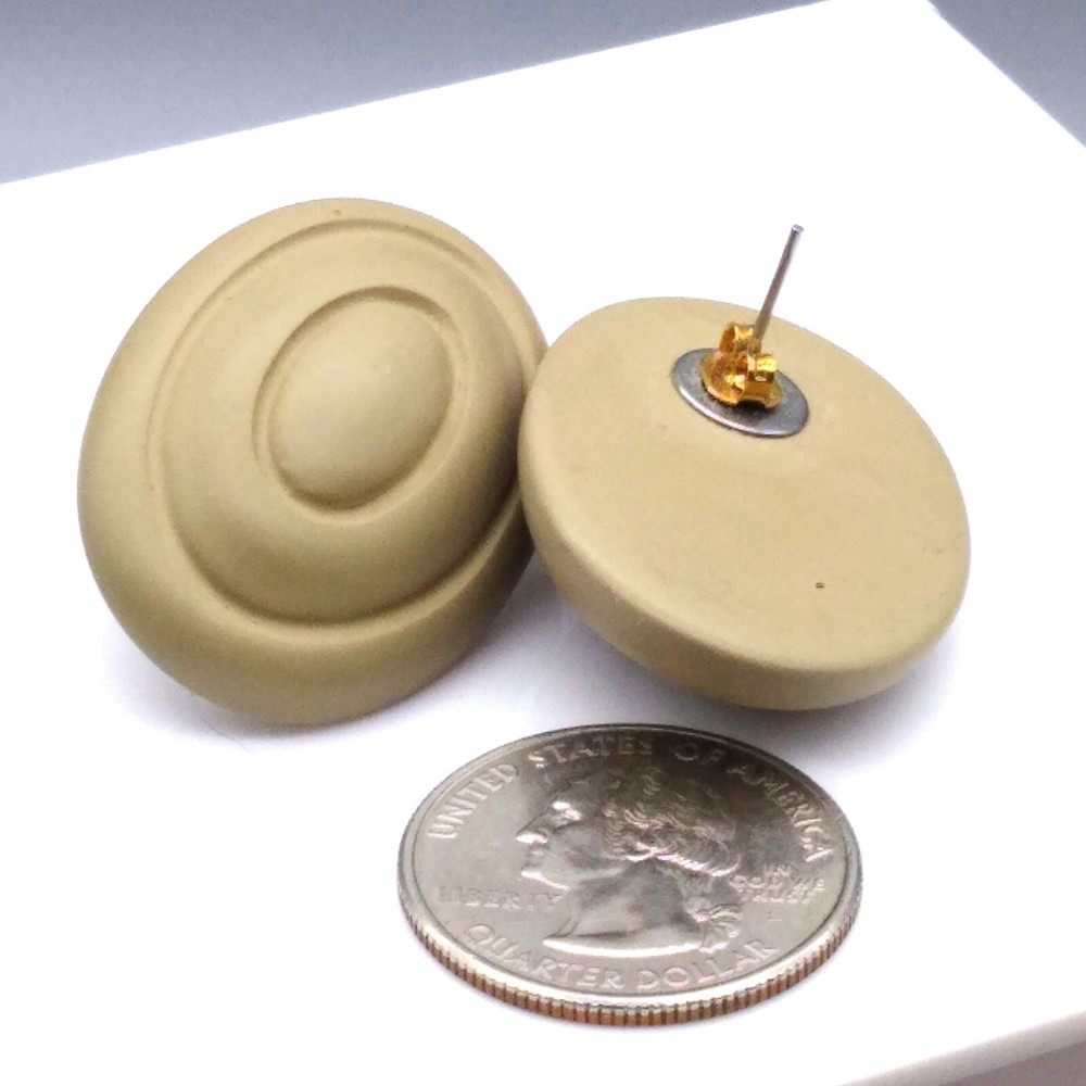 Vintage Avon Oval Plastic Bullseye Earrings, Neutral Studs