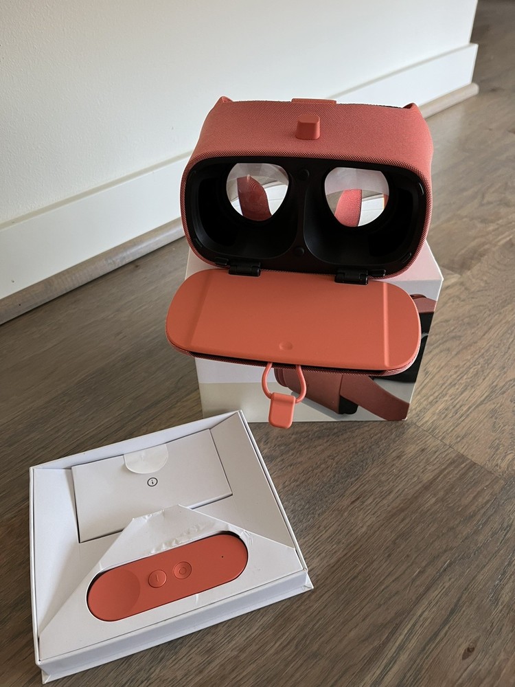 Google Daydream View Virtual Reality Headset VR w/Controller