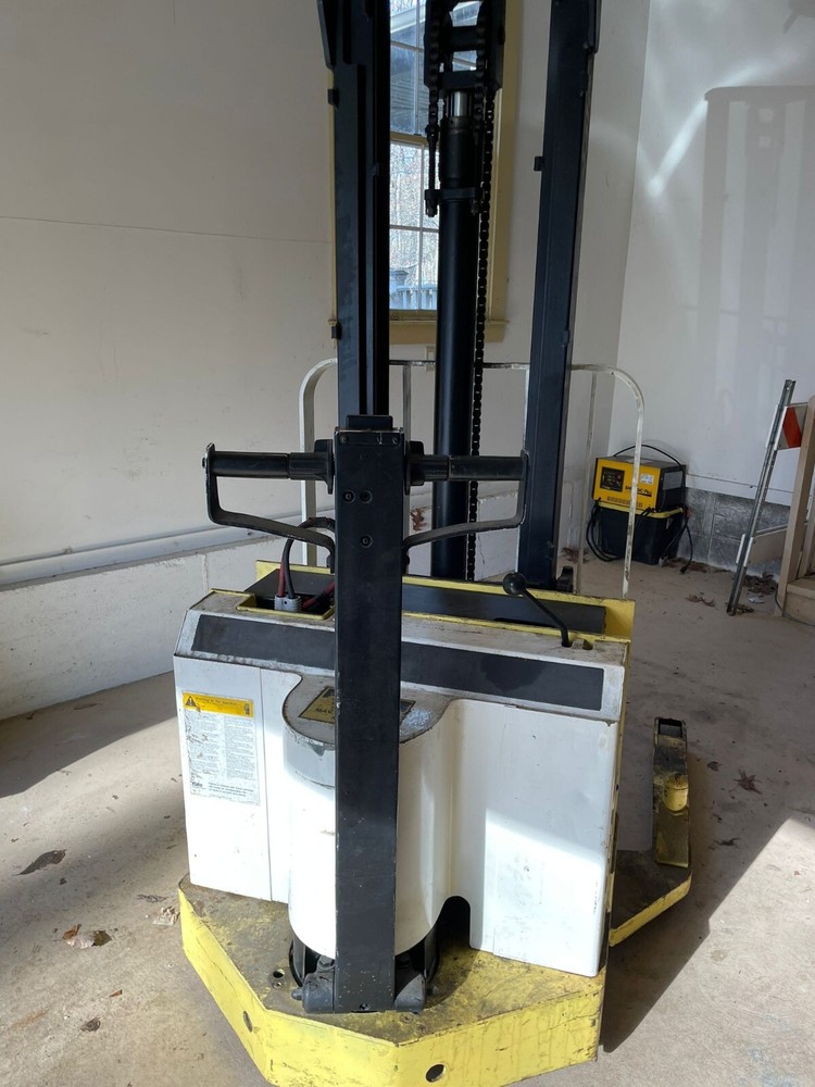 Yale 162G Type E 3000 lbs Walk Behind Forklift