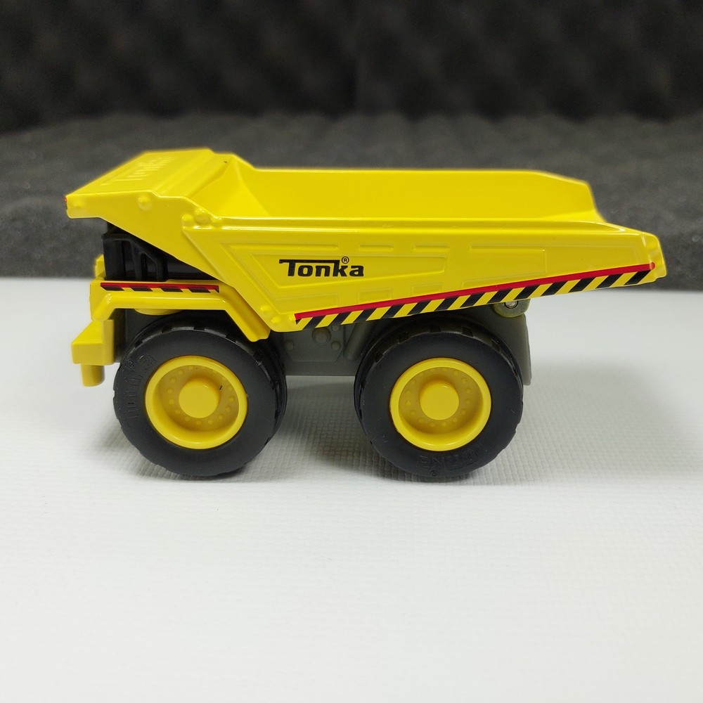 Basic Fun 2020 TONKA Dump Truck Hasbro 1:64 Construction Toy