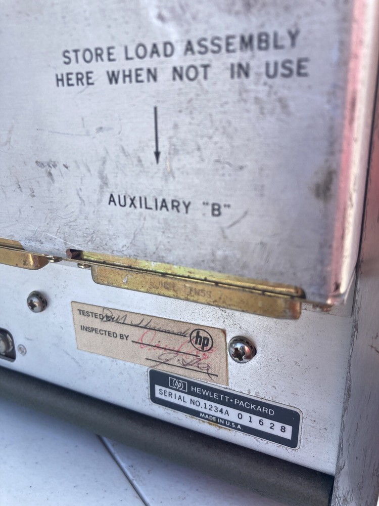 HP 140T - 8555A RF Section - 8552B IF Section. Hewlett Packard Spectrum Analyzer