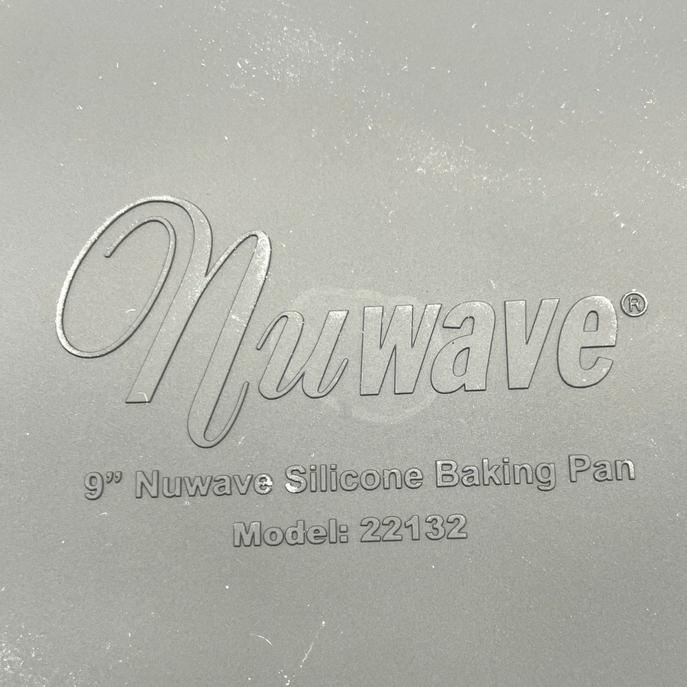 NuWave Silicone Bakeware Baking Set 8x8 Pan, Divider, & 9" Baking Pan Never Used