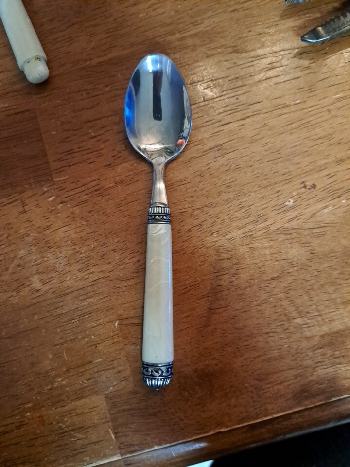 RARE HAMPTON HSV54 WHITE MARBLE HANDLE DINNER SET STAINLESS