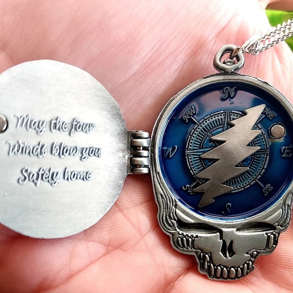 Grateful dead pendant w/ Chain