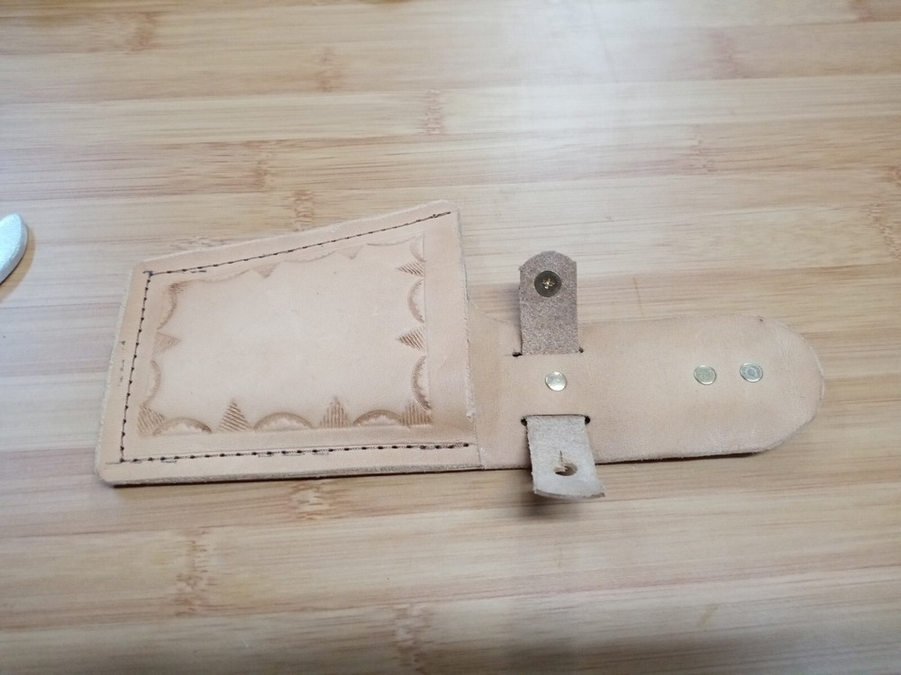 Ear Tag Removal Tool with Right Hand Sheath