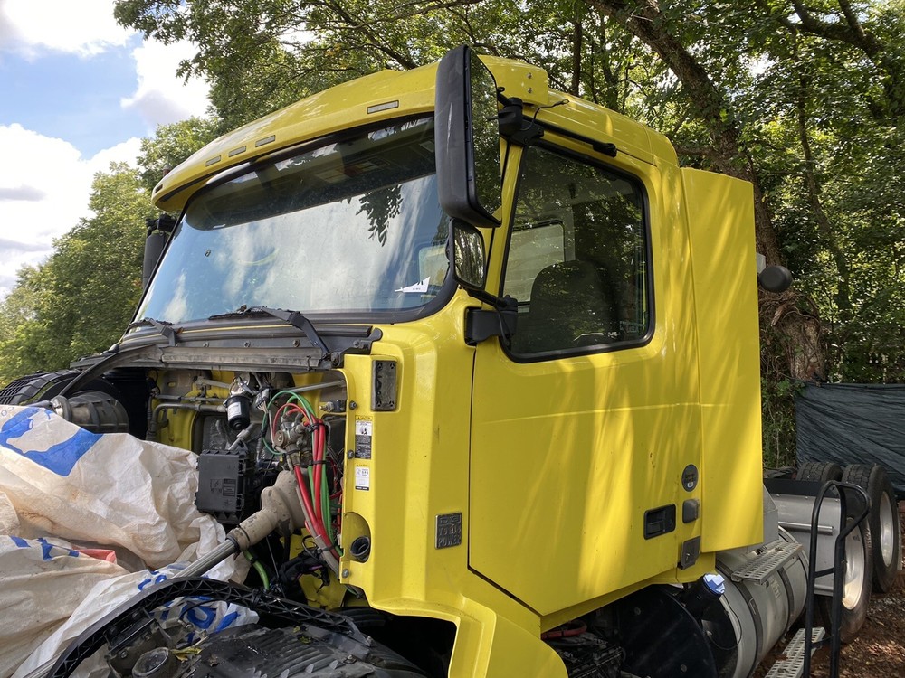 2017 Volvo VNL Gen 2 Cab  (603-10991)