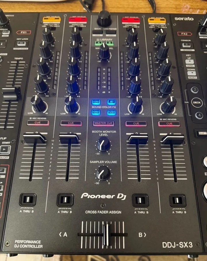 Pioneer DDJ-SX3 Digital DJ Controller