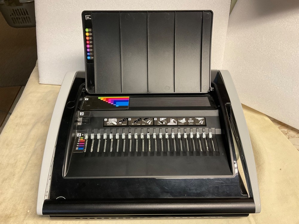 Swingline GBC CombBind C20 Binding Machine - 30 Sheet Capacity