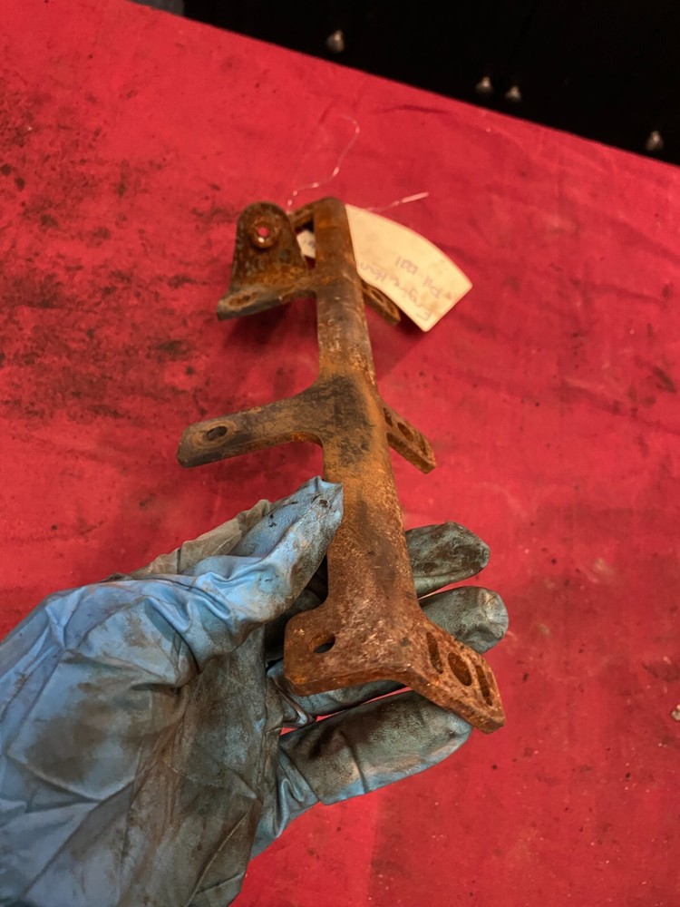 PACCAR MOUNT BRACKET SUPPORT Engine Harness Bracket P11-1221. Paccar