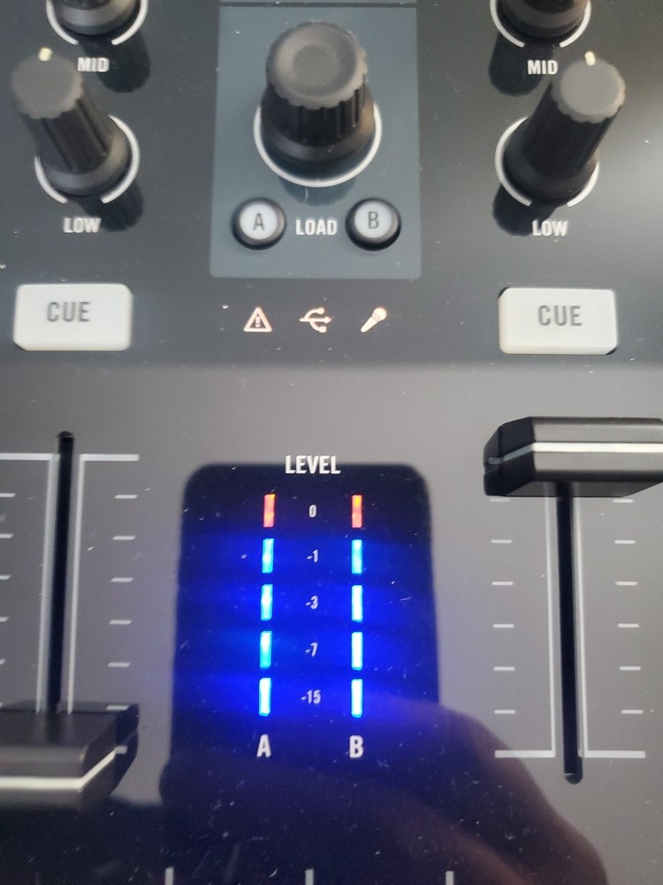 Native Instruments TRAKTOR KONTROL S2 DJ Controller