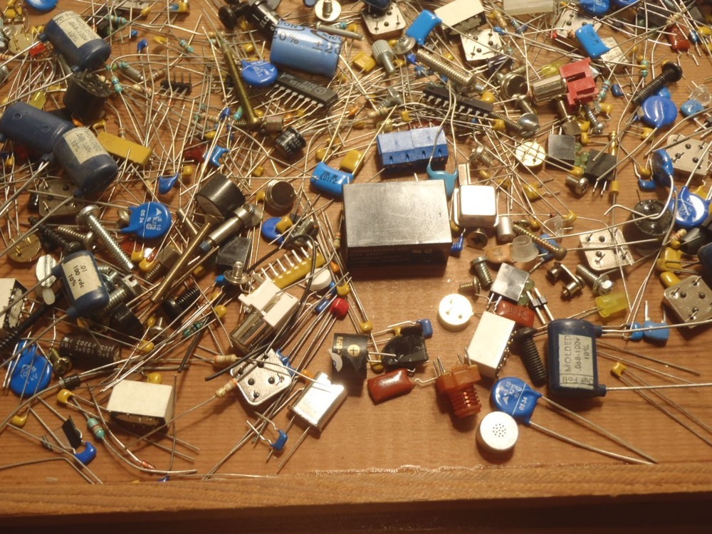 ONE POUND MISC. ELECTRONICS AND HARDWARE AS PICTURED