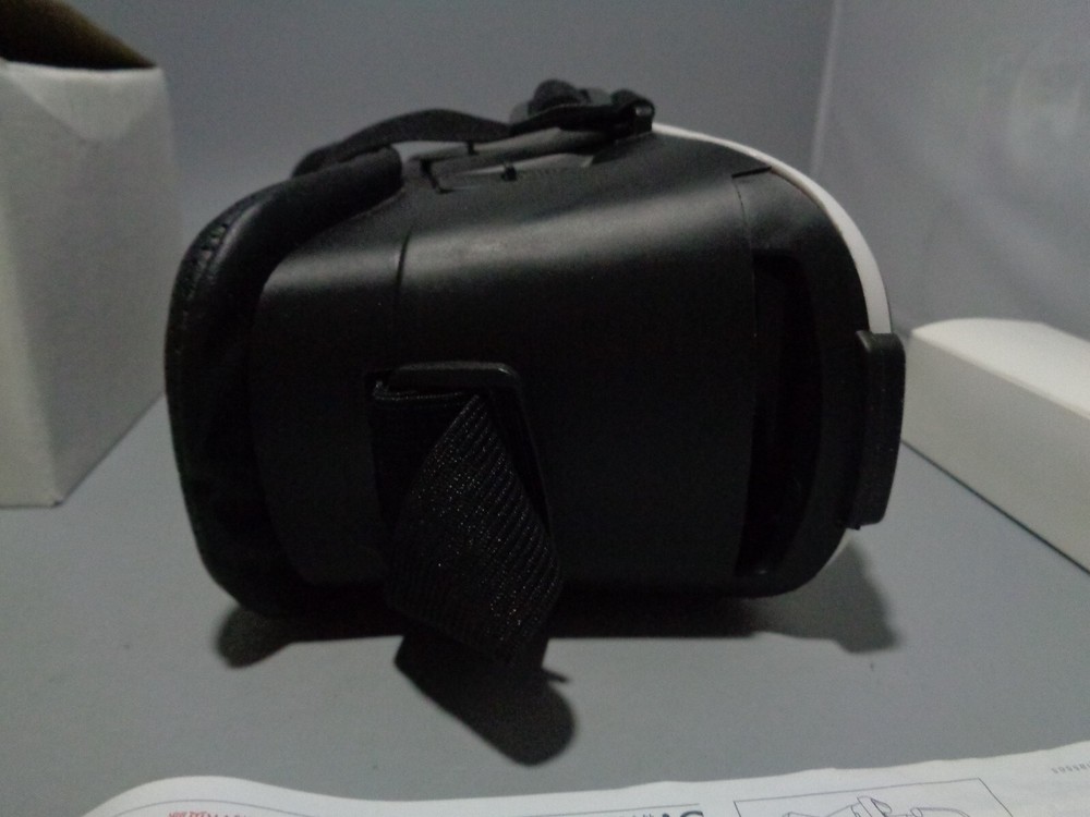 Virtual Reality Headset ROK7 VR w/Bluetooth Controller in Box