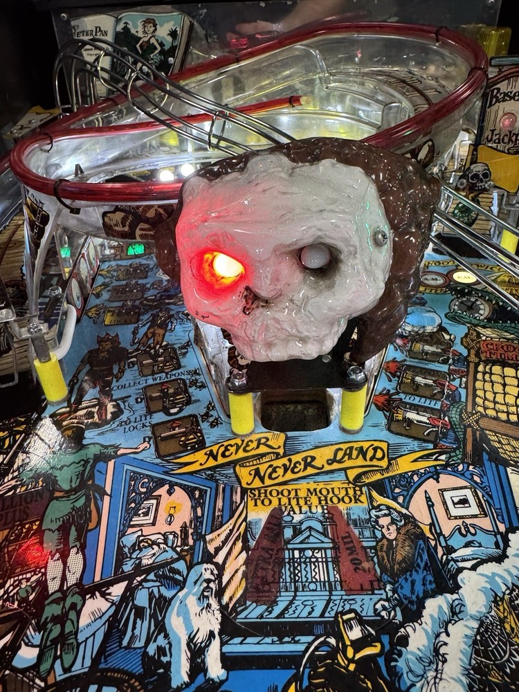 DATA EAST HOOK PINBALL MACHINE FULLY REFURBISHED PLAYS GREAT ROBIN WILLIAMS