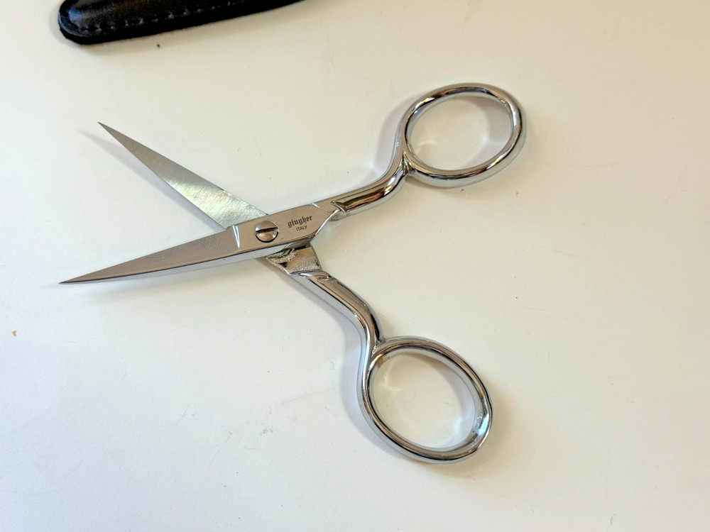 Gingher italy 4" Curved Scissors with sheath Excellent sharp