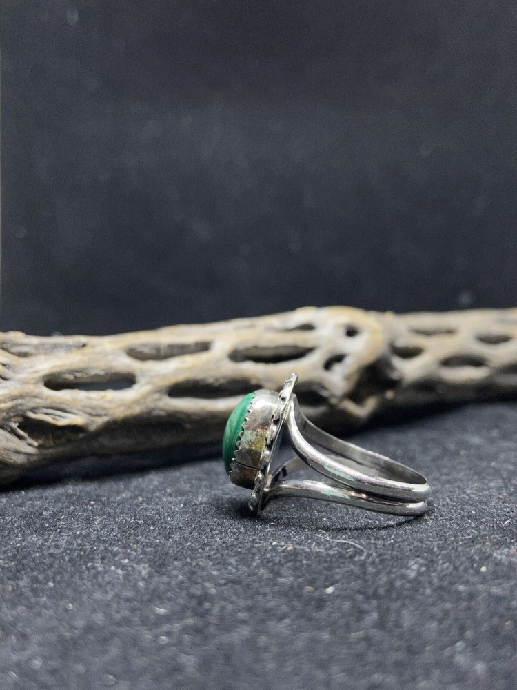 Native American Navajo malachite Sterling Silver circular Ring Size 9.5
