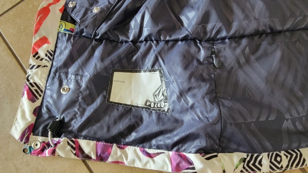 Volcom/Brian Head Women’s Snowboard/Ski Jacket Cremini Script. Small