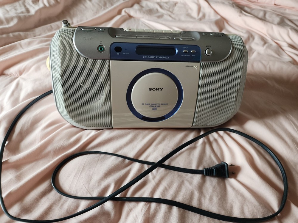 Sony CFD-E100 CD & AM/FM Radio & Cassette Player/Recorder Read description