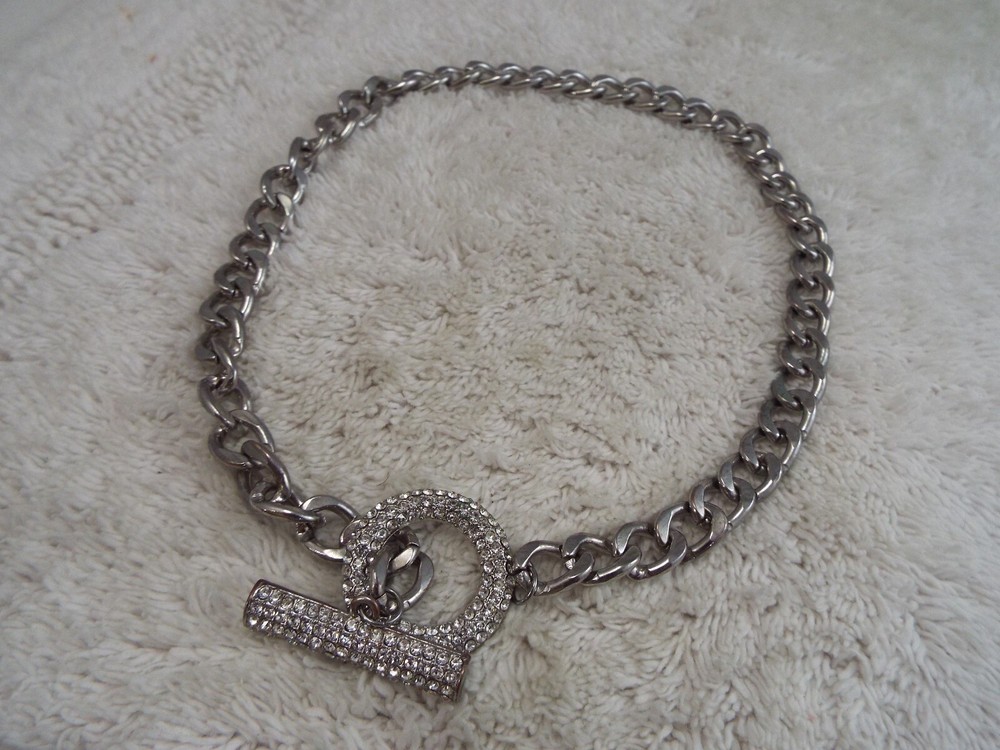 Silvertone Curb Chain Rhinestone Circle Pendant Toggle Necklace (D9)