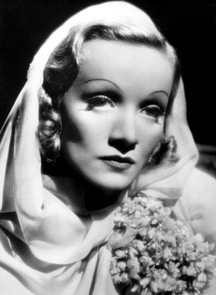 MARLENE DIETRICH  8X10 PHOTO Z3167
