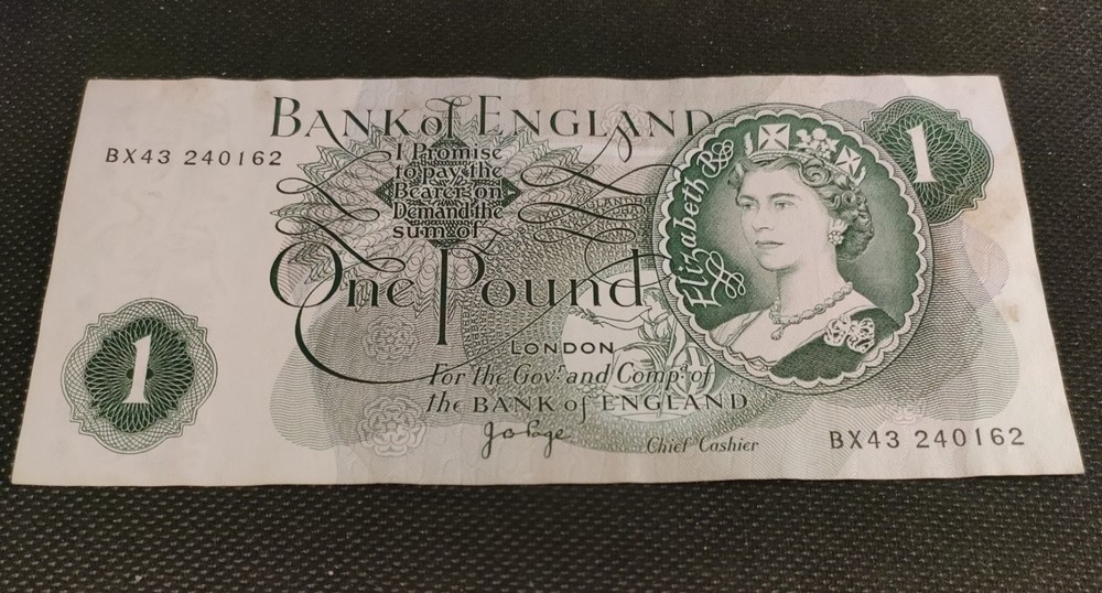 GB 1970 ONE 1 POUND sign Page.