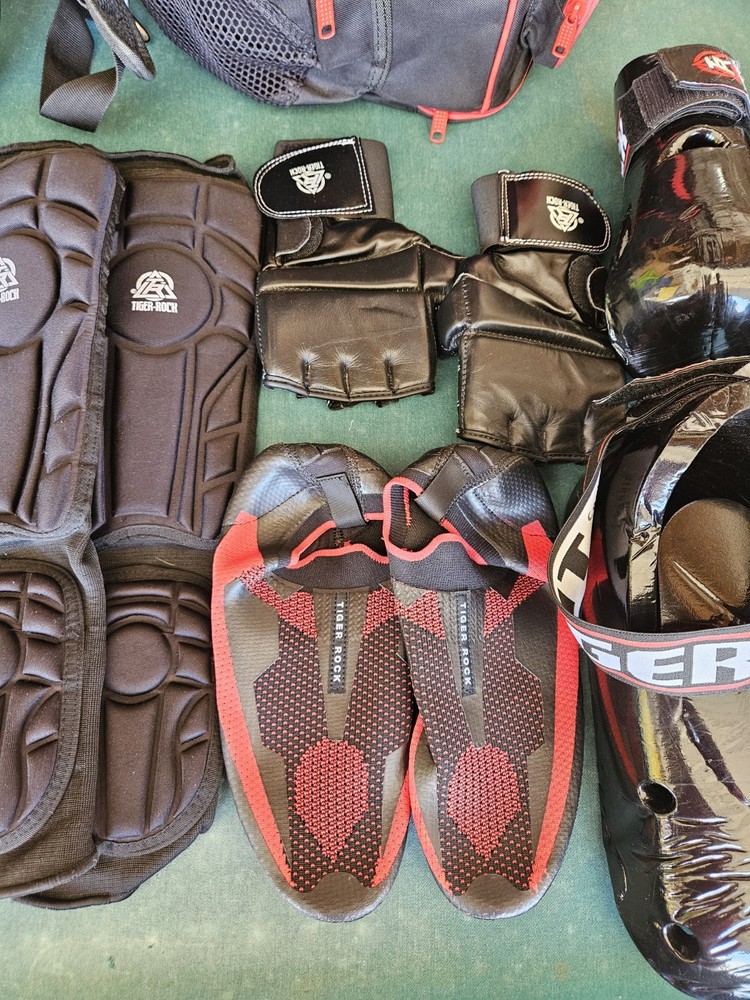 Tiger-Rock Medium Sparring Gear Set w/ Bag Set