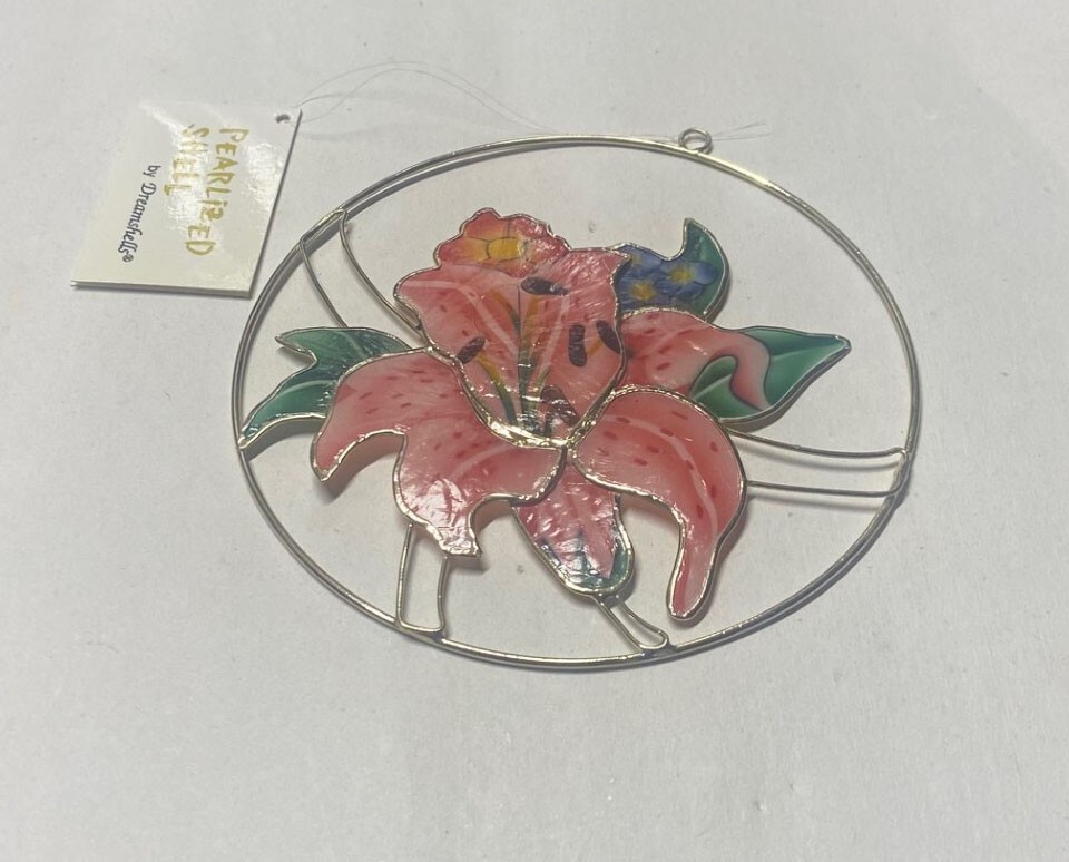 Pearlized Shell suncatcher Pink Lilly 5"