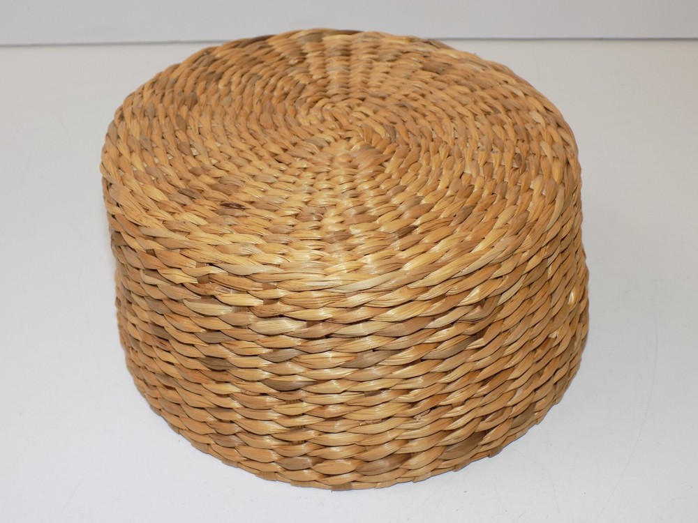 Vintage Grass Straw Basket 7" Diameter Knick Knack Fruit Container Storage