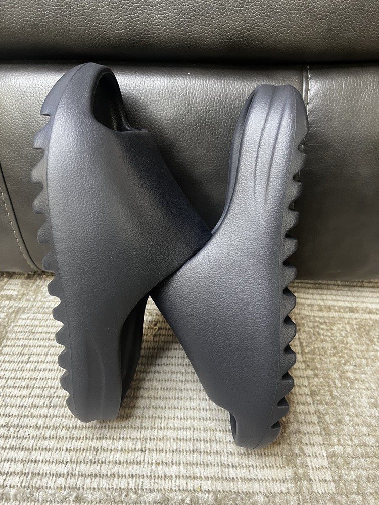 Yeezy Slide Onyx - Size 8 Us Men’s