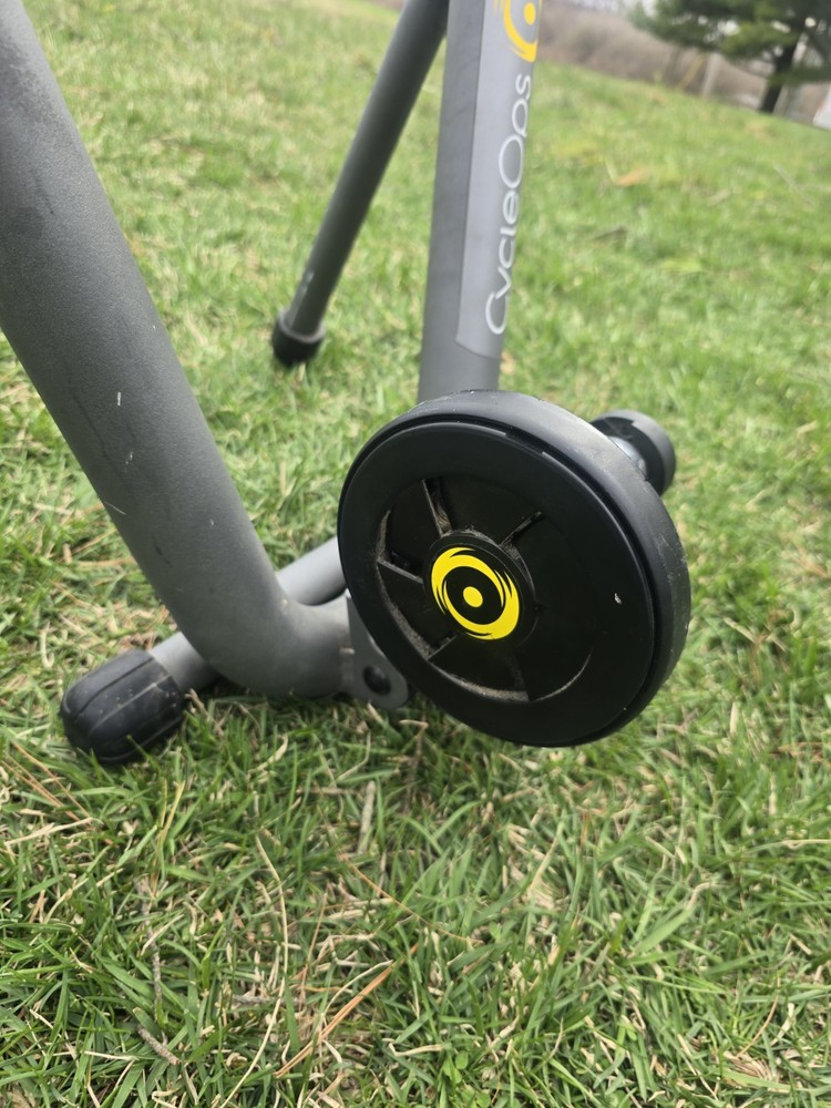 Cycle Ops Cycleops Fluid 2 Indoor Classic Bicycle Trainer Front Tire Holder