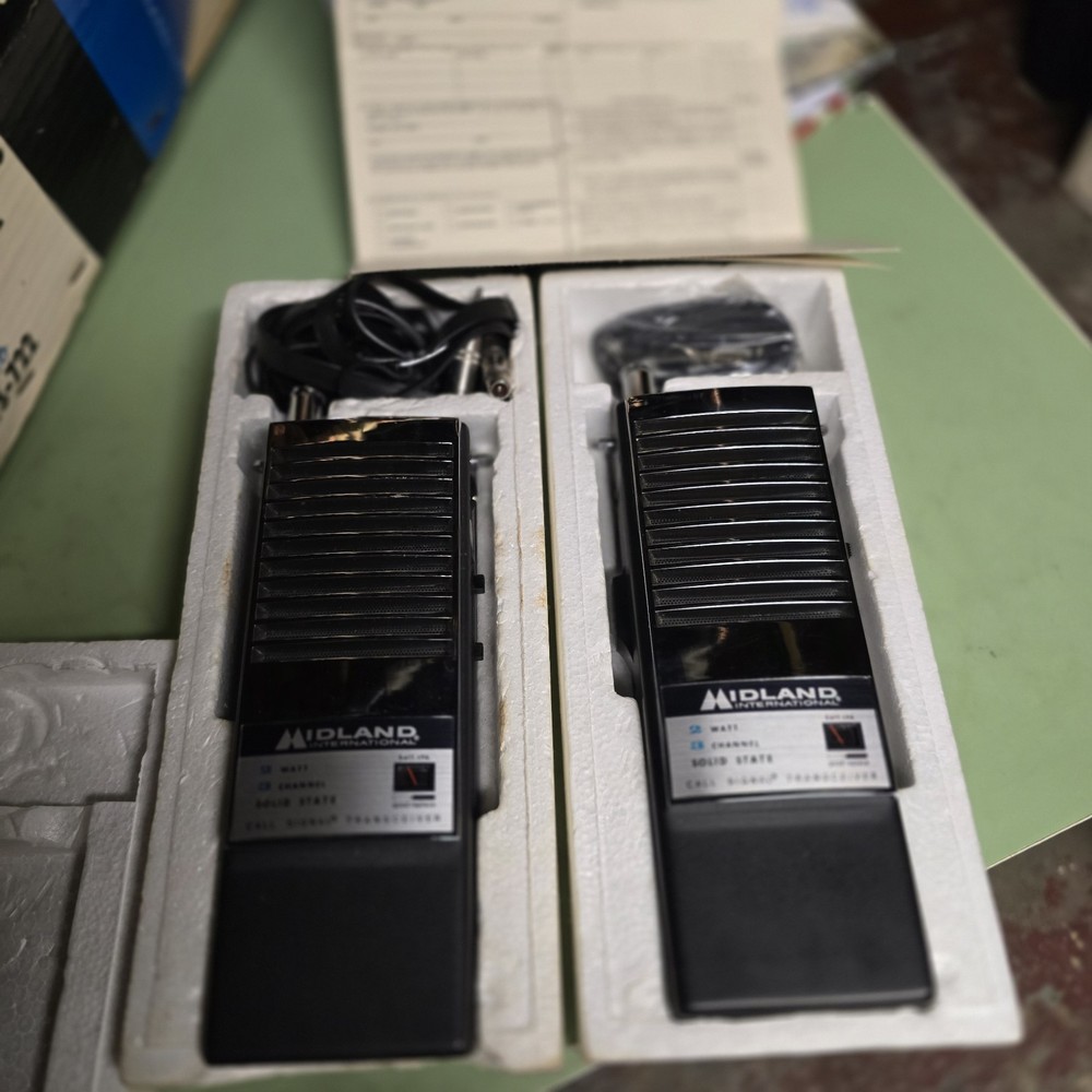 Midland 13-722 Transceiver (2)