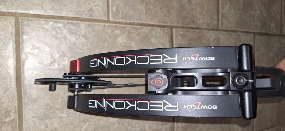 Bowtech Reckoning 35 RH 60# black, Target Bow