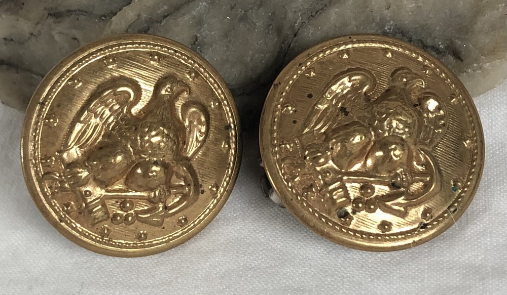 70s 3D Engraved Eagle Clip On Earrings 1” Round Stud Gold Toned