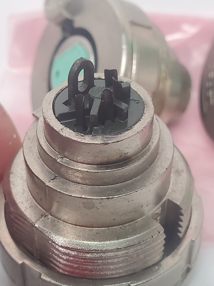 SWITCHCRAFT 3 PIN PANEL ELECTRICAL OUTLET Connectors