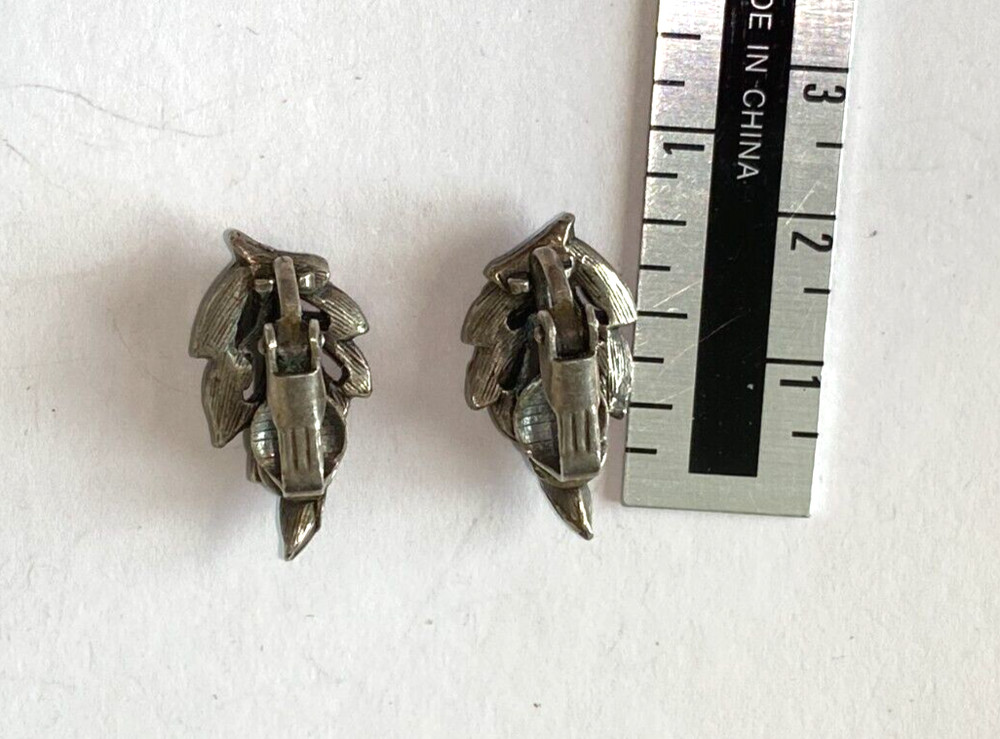 VTG PEWTER LEAF EARRINGS CLIP DANGLE 5/8"