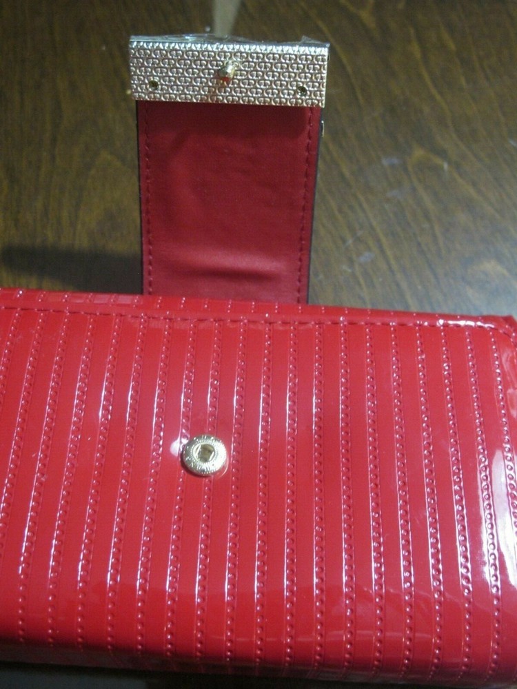 NWT Bello Tutti Tri Fold Wallet - Red