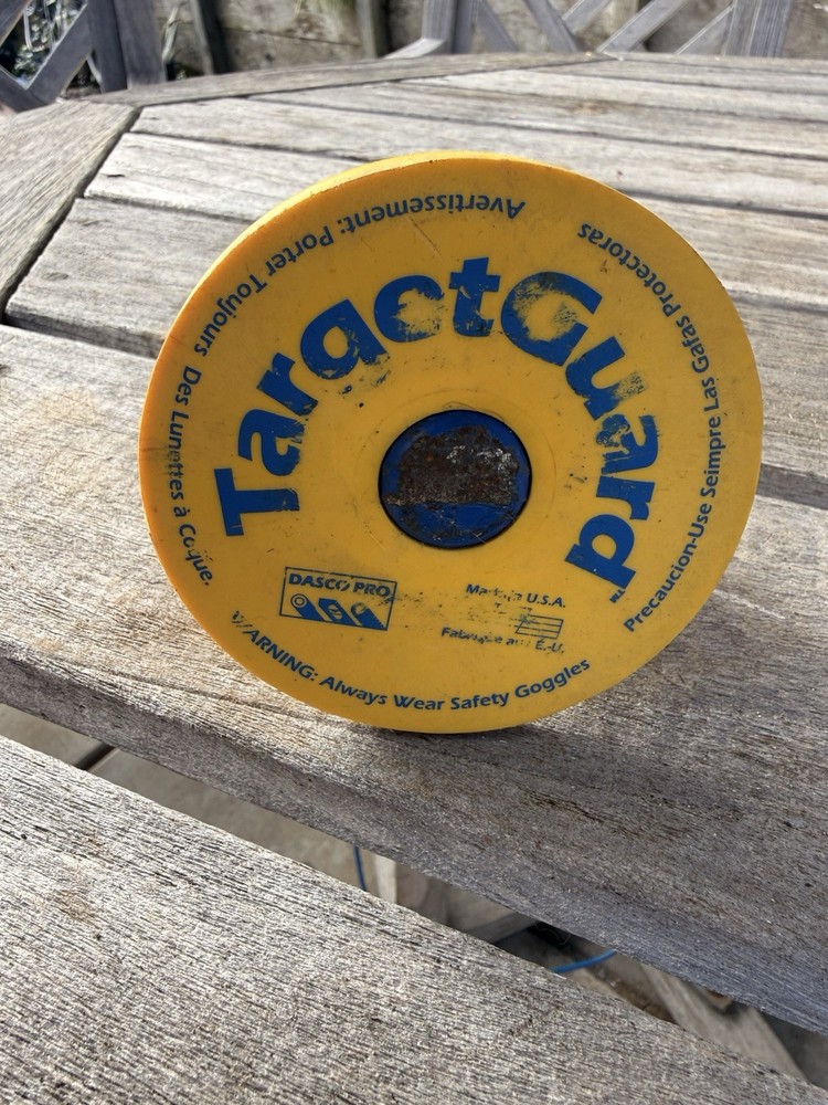 DASCO PRO TARGET GUARD FLOOR CHISEL WITH RUBBER HANDLE 2-1/2"