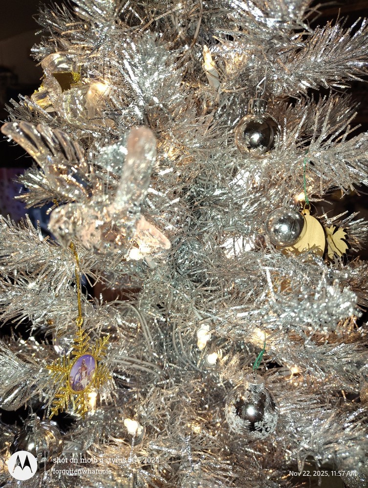 3.5 Ft. Silver Pre-lit Tinsel Christmas Tree With Ornaments