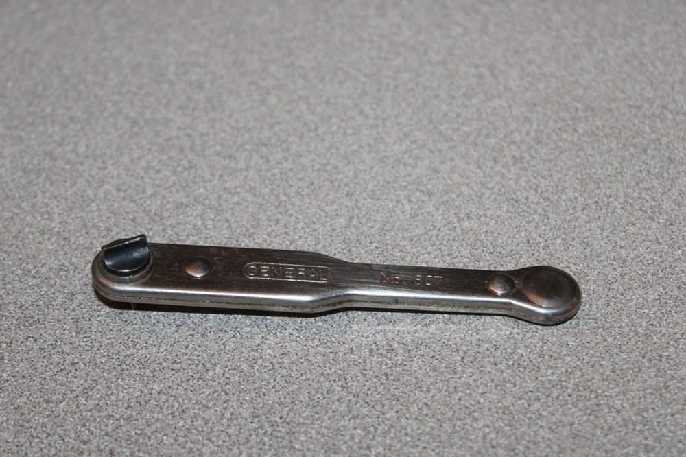 Vintage General Tools Ratcheting Offset Screwdriver #807 USA