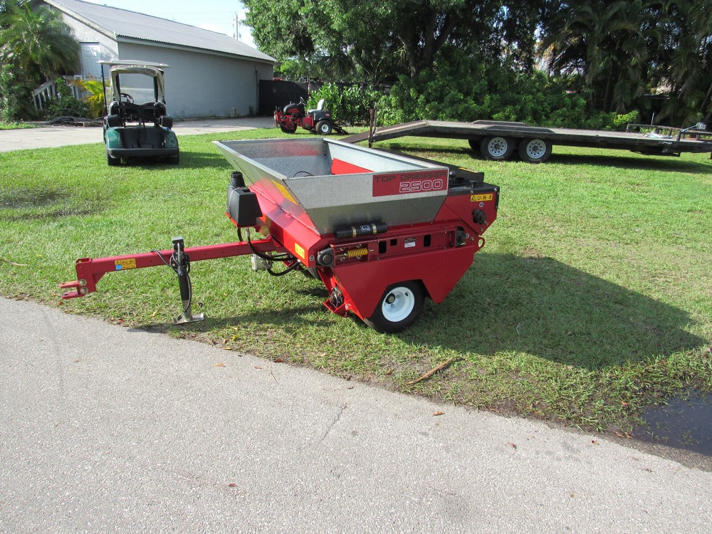 2017 Toro 2500 Top Dresser Self Contained Sand Spreader Pull Type Model #44507