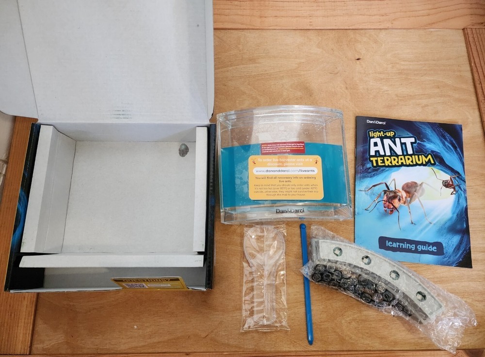 DAN&Darci Light-Up ANT Terraium-Opened Box