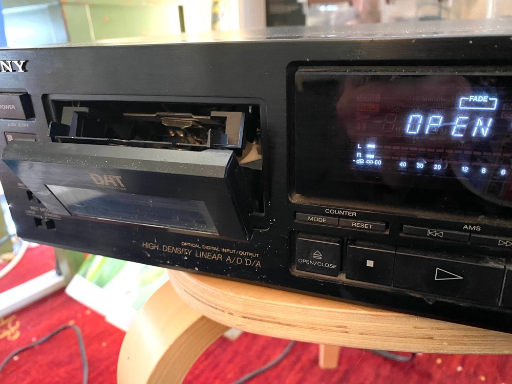 SONY DTC-700 DAT DIGITAL AUDIO TAPE DECK PLAYER RECORDER
