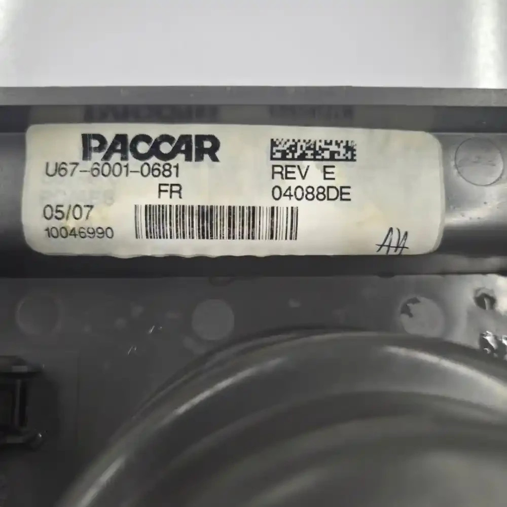 2016 Peterbilt 579 Cup Holder- U67-6001-0681