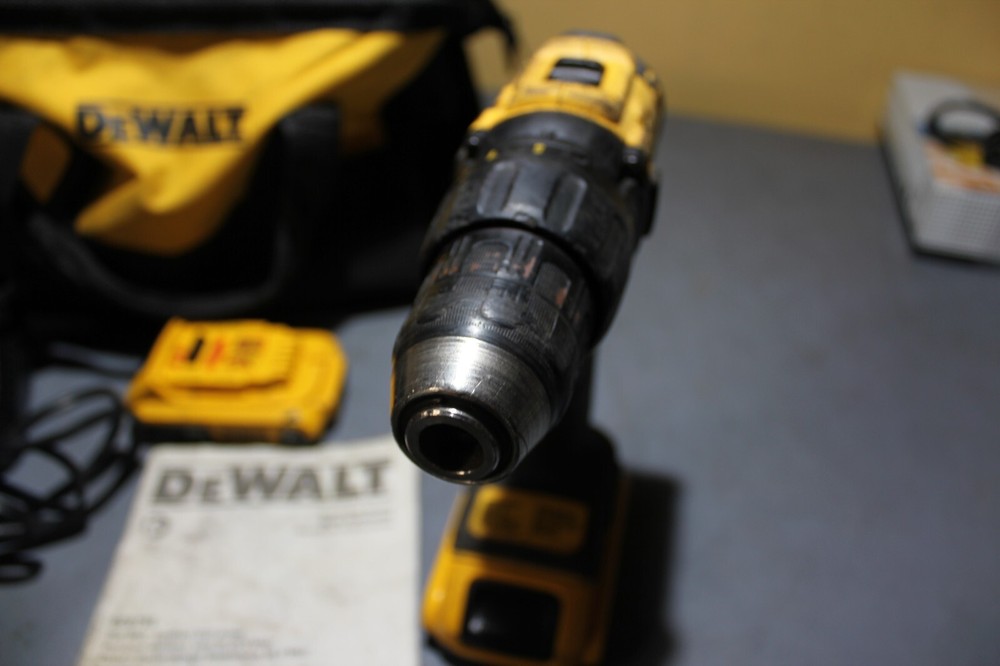 DEWALT DCD777 20V Cordless Drill Driver Kit