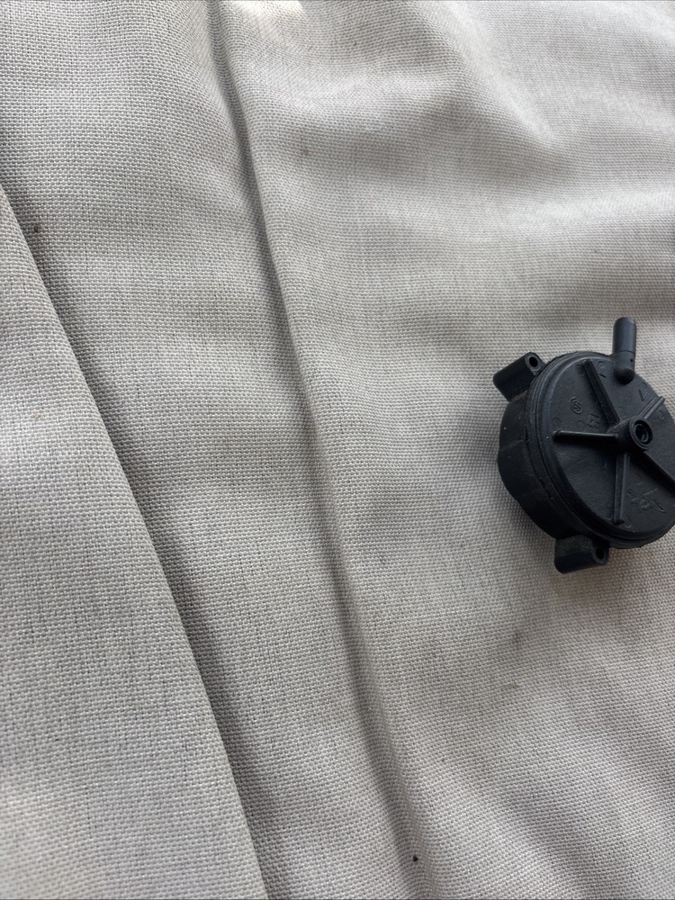 Goodman 0130F00000 Air Pressure Switch
